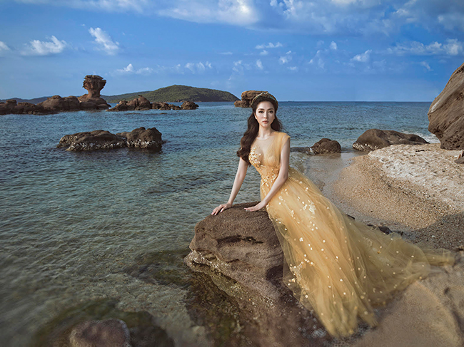 Trong số những người tình được NTK Hoàng Hải say đắm lấy làm cảm hứng cho những bộ sưu tập của mình chính là Hoa hậu Việt Nam 2004 Nguyễn Thị Huyền.