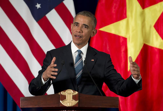 Sáng 24/5, Tổng thống Obama phát biểu trước giới trẻ Việt Nam tại Trung tâm Hội nghị Quốc gia. Ông hoan nghênh những thành tựu của Việt Nam, cam kết giúp Việt Nam thực hiện TPP và bày tỏ hy vọng hướng về tương lai trong quan hệ hai nước. Ảnh: Reuters
