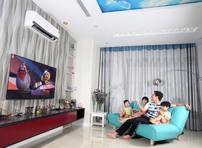 Gia đình chàng MC điển trai sống tại một căn hộ chung cư tại trung tâm thành phố Hà Nội. Căn hộ rộng rãi, thoáng mát được bài trí theo phong cách hiện đại. 