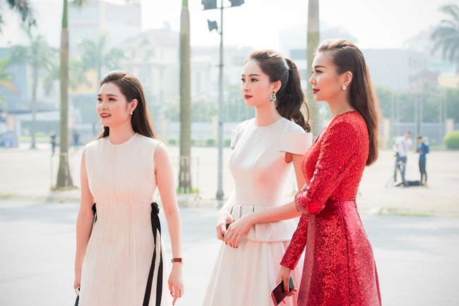 Hoa hậu Đặng Thu Thảo có dịp hội ngộ siêu mẫu Thanh Hằng.
