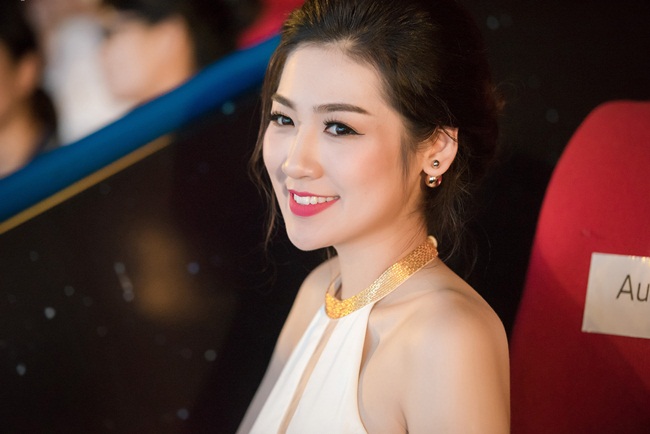 Hoa hậu Dương Tú Anh rạng rỡ tại sự kiện