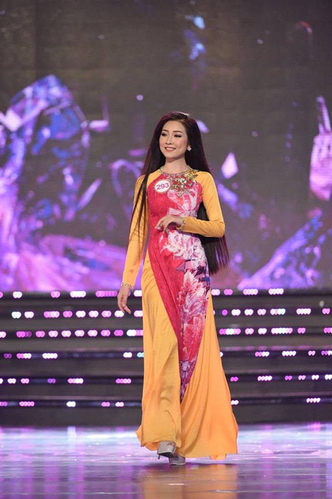 Vòng chung khảo phía Nam cuộc thi Hoa hậu Việt Nam 2016 đã khép lại vào tối qua (12/6) và tìm ra 18 cô gái xuất sắc nhất bước vào vòng chung kết toàn quốc diễn ra vào trung tuần tháng 8 tới đây. Trong ảnh là Bùi Nữ Kiều Vỹ sinh năm 1994, đến từ Quảng Nam. Cô sở hữu chiều cao 1m71.
