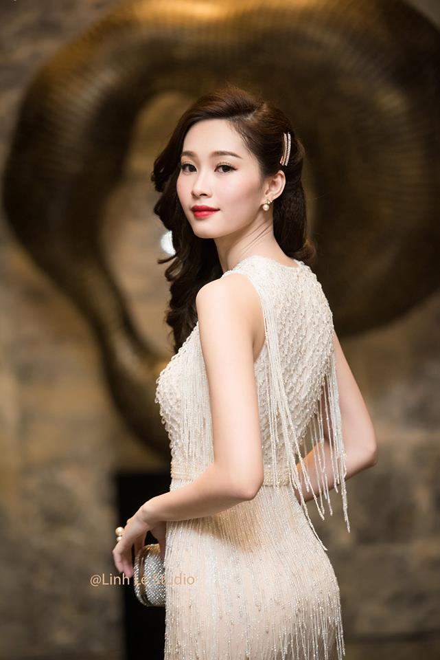 Hoa hậu Việt Nam 2012 Đặng Thu Thảo được mệnh danh là Hoa hậu của mọi Hoa hậu bởi vẻ đẹp thánh thiện, hiền hậu của cô.