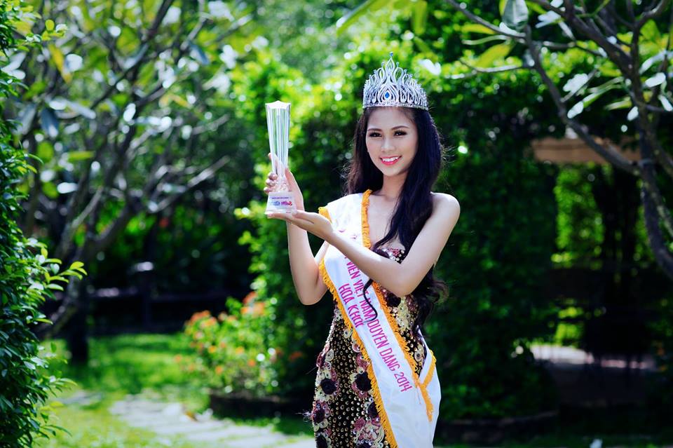 Hoàng Thị Phương Thảo từng đăng quang Hoa khôi sinh viên Việt Nam 2014.