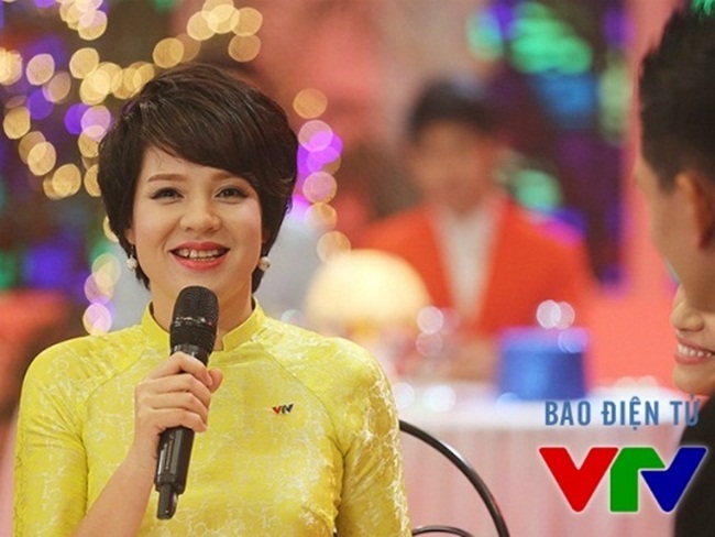 Nữ MC có nụ cười tỏa nắng từng học Thạc sỹ ở Bắc Kinh. Sau đó, Diễm Quỳnh trở thành một nhân sự ở đài truyền hình từ năm 1997. Diễm Quỳnh gắn bó với VTV được 10 năm đến khi kênh VTV6 ra đời, Diễm Quỳnh được bổ nhiệm làm phó trưởng ban. 