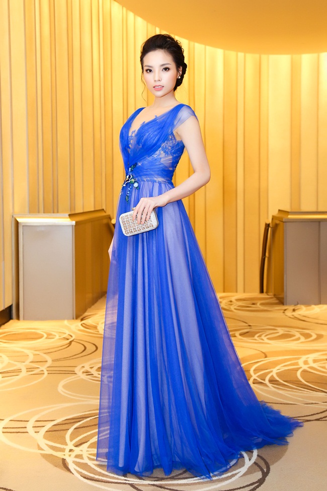 Mới đây Hoa hậu Việt Nam 2014 - Kỳ Duyên xuất hiện trong một sự kiện bất động sản lớn thuộc tập đoàn Tiến Phát. Diện đầm xanh đẹp mắt của NTK Hoàng Hải, Kỳ Duyên trở thành tâm điểm của buổi tiệc. 