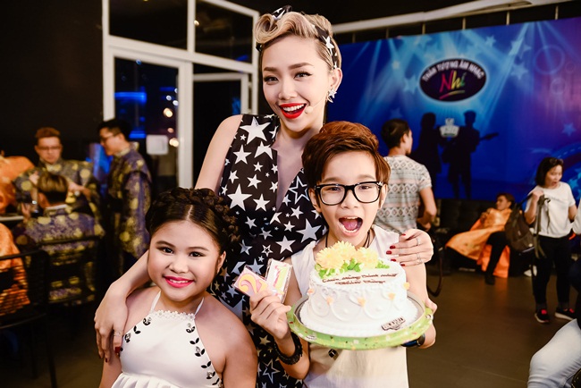 Đêm Liveshow tiếp theo- Gala 6 của Vietnam Idol Kids sẽ tiếp tục lên sóng lúc 20h00 Chủ nhật tuần sau, ngày 10/07.