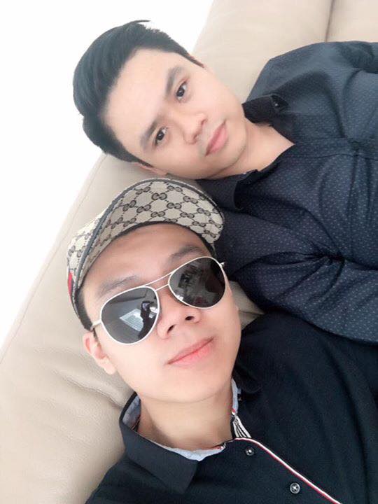 Hình ảnh mới nhất của Phan Hoàng bên anh trai.