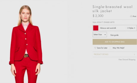 Trong đó, chiếc Jacket màu đỏ rực rỡ có giá 2.300 USD ( khoảng 51 triệu đồng).