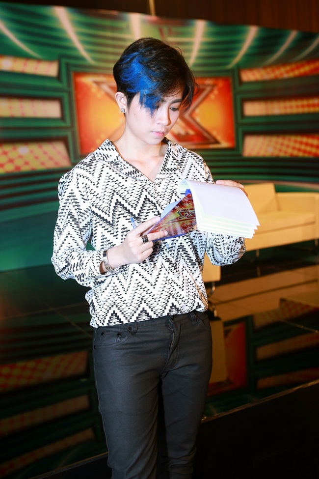  Tóc mái nhuộm xanh một phần được nhận xét là nét đặc trưng thú vị của Gil Lê tại X-Factor năm nay.