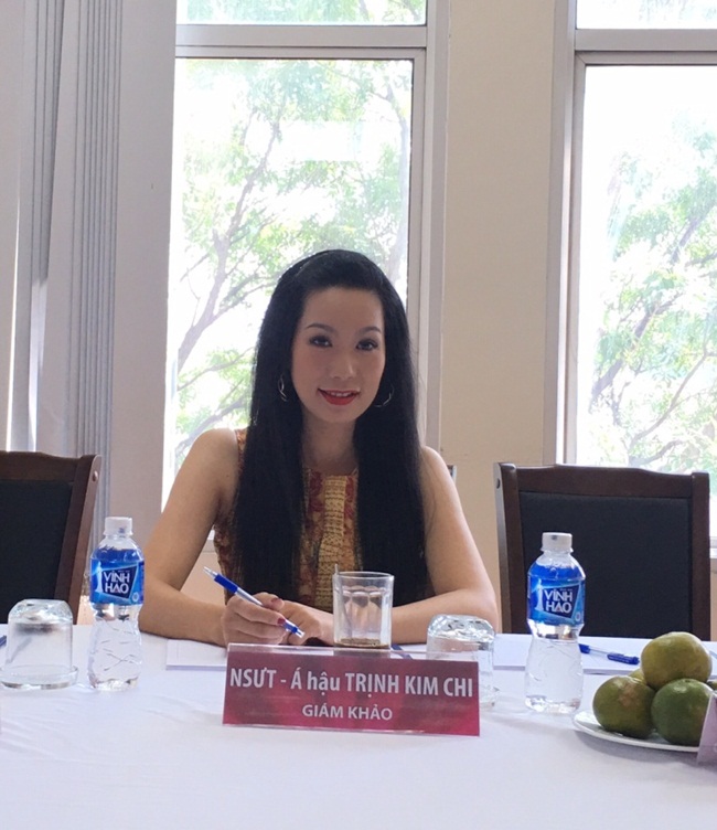 Đến với cuộc thi Hoa hậu  Việt Nam 2016, Trịnh Kim Chi là một thành viên trong ban giám khảo. Là người cũng từng dự thi, với kinh nghiệm cùng những thành tích đáng nể, cô được giao trọng trách quan trọng tìm ra chủ nhân xứng đáng của chiếc vương miện.