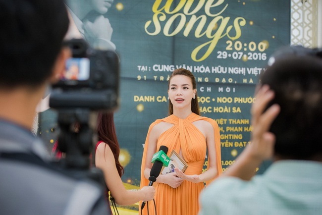 Love Songs - Những bản tình ca là chủ đề của những album tuyển tập đã phát hành trước đây, rất được khán giả yêu thích, chính vì thế Hồ Ngọc Hà và ê-kíp quyết định chọn chính chủ đề này làm đêm nhạc đặc biệt diễn ra tại 2 thành phố lớn là Hồ Chí Minh và Hà Nội. 
