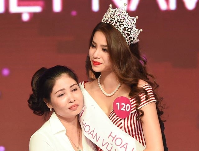 Hoa hậu Phạm Hương cũng thừa hưởng những nét đẹp của mẹ.