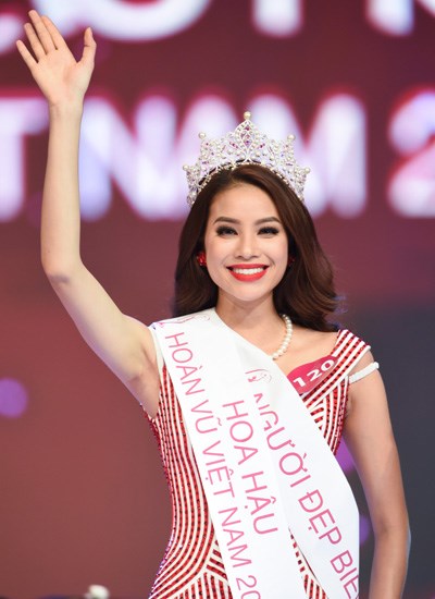 Phạm Hương là Hoa hậu Hoàn vũ Việt Nam 2015. Cô hiện cũng là cái tên nổi bật nhất trong dàn hoa hậu Việt. 