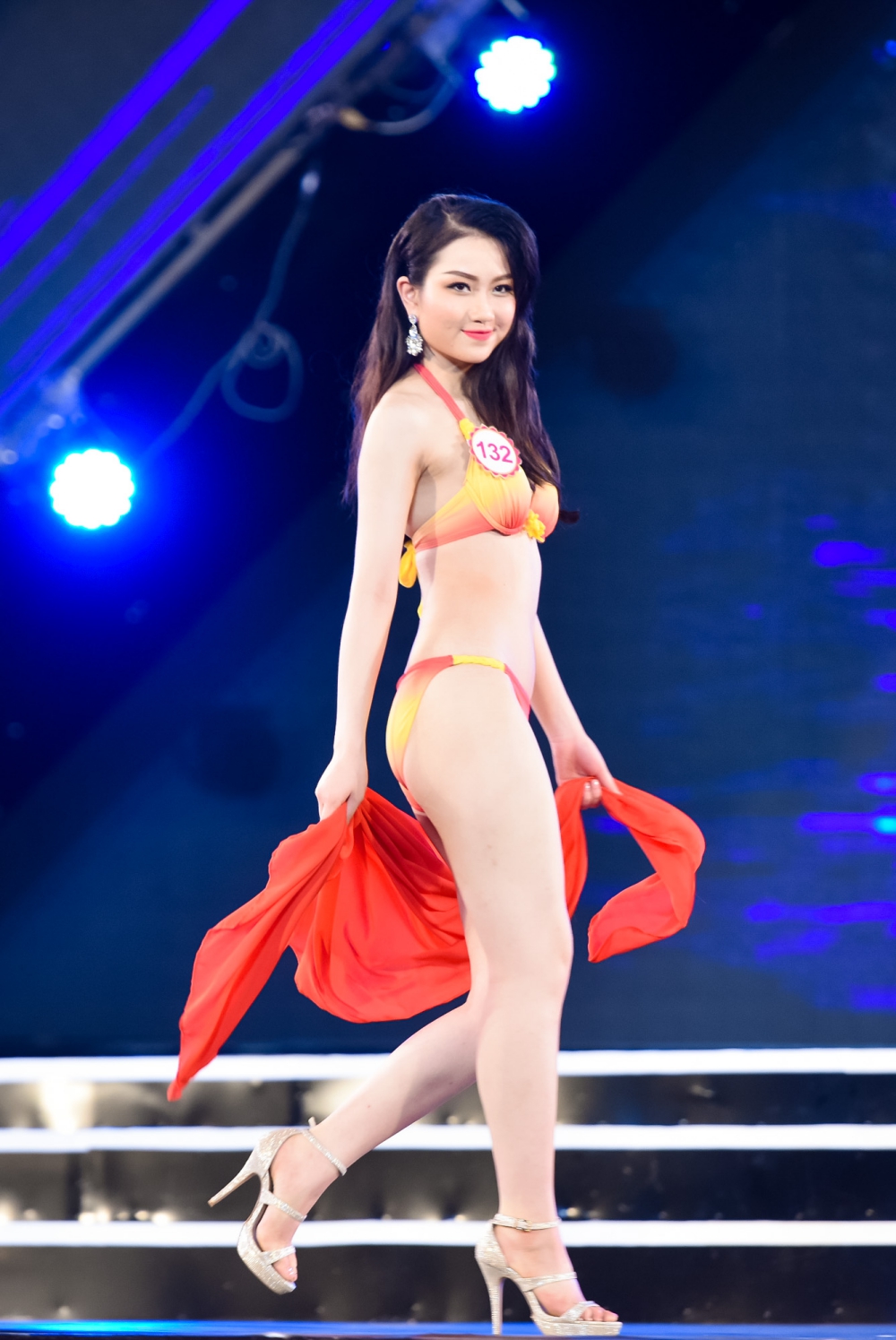 Ngắm trọn bộ ảnh bikini của 32 thí sinh trong đêm chung khảo phía Bắc Hoa hậu Việt Nam 2016.