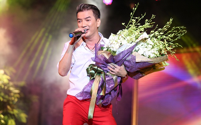 Cũng trong đêm nhạc này, Mr Đàm đã giới thiệu đến công chúng ca khúc mới nhất sắp được anh tung ra, dự kiến quay MV khủng, đó là Vì anh là soái ca của nhạc sỹ Nguyễn Hồng Thuận. 