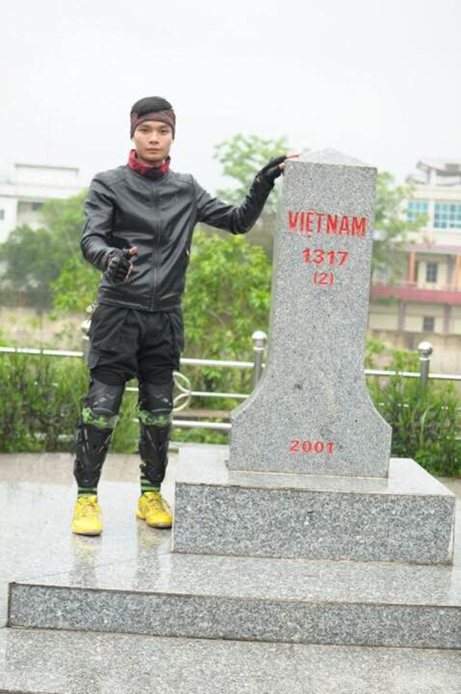 Cột mốc 1317 (2) tại cửa khẩu Hoành Mô – Bình Liêu – Quảng Ninh.