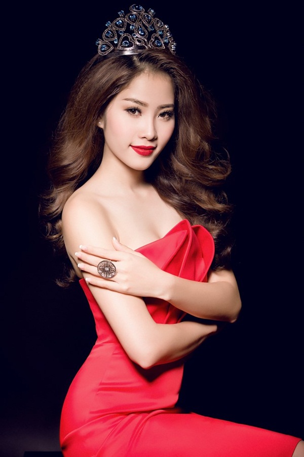 Trước đó, ở vòng nhân trắc học của Hoa hậu Việt Nam 2016, thí sinh Nam Em cũng từng phải rời khỏi cuộc thi vì có can thiệp thẩm mỹ, dù cô đã chuẩn bị rất kỹ lưỡng cho cuộc thi lần này. 