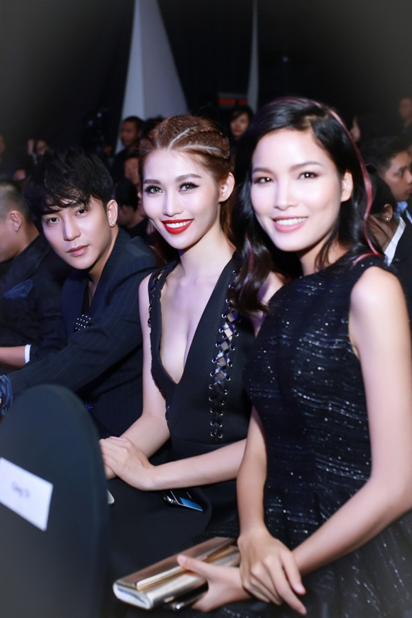  Tại sự kiện, người đẹp Đà Lặt gặp gỡ và chụp ảnh nhiều người bạn thân thiết như người mẫu Chà Mi và diễn viên Bê Trần