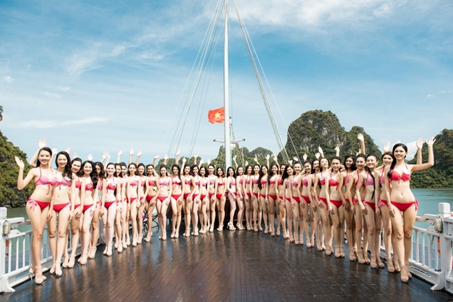 Vừa qua, BTC Hoa hậu Việt Nam 2016 công bố bộ ảnh bikini nóng bỏng của các thí sinh vòng  Chung kết Toàn quốc. Những hình ảnh này được thực hiện ngay sau vòng thi Chung khảo phía Bắc  diễn ra vào cuối tháng 7/2016.
