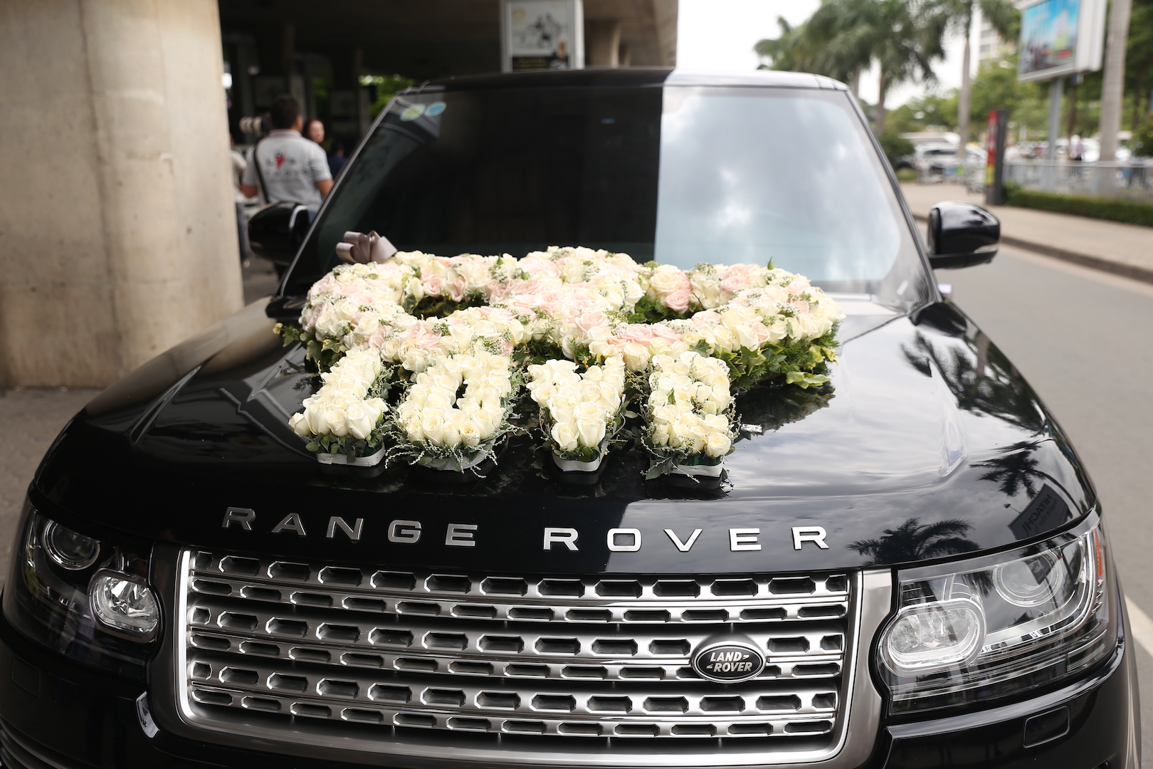 Trong số 6 chiếc xe được Minh Nhựa đem đi ''xin lỗi vợ'', có tổng cộng 4 chiếc Range Rover và 2 chiếc Range Rover Sport.