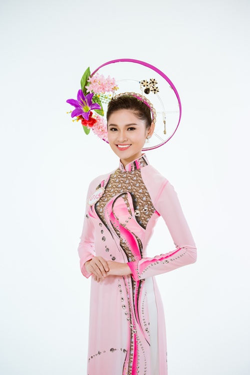 Sáng 27/8, Ban tổ chức Hoa hậu Việt Nam 2016 vừa công bố bộ ảnh trang phục áo dài của 30  thí sinh vòng Chung kết Toàn quốc.