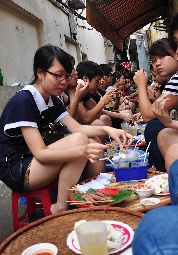 Nem chua rán là món ăn được các bạn trẻ ưa thích Nem chua rán là món ăn được các bạn trẻ ưa thích