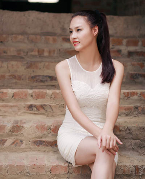 Năm 2012, cô từng lọt top 20 cuộc thi Miss Teen Việt Nam và ở trong top 38 của Hoa hậu Việt Nam 2014.