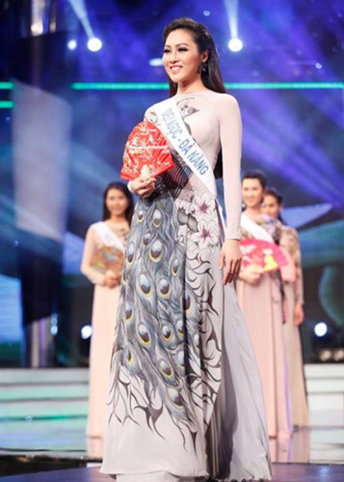 Trước khi đăng quang Hoa khôi Áo dài Việt Nam 2016, Diệu Ngọc từng tham gia cuộc thi này vào năm 2014 nhưng dừng bước ở top 12.