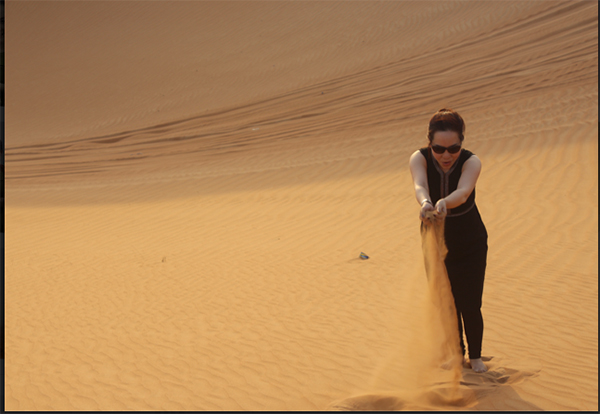  Nữ hoàng Kim Chi đã có  một buổi trải nghiệm thú vị mạo hiểm trên sa mạc cùng với bữa tiệc đêm Ả rập độc đáo. 