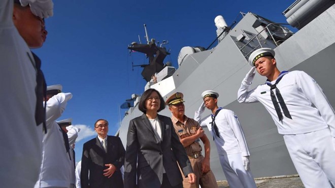 Nhà lãnh đạo Đài Loan Thái Anh Văn thăm tàu chiến đã tuần tra trái phép quanh đảo Ba Bình của Biển Đông Việt Nam