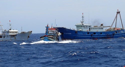 Tàu cảnh sát biển Trung Quốc đã không ít lần tấn công tàu cá Việt Nam ở Biển Đông