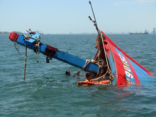 Tình hình biển đông mới nhất về vụ tàu cá Bình Định bị đâm chìm