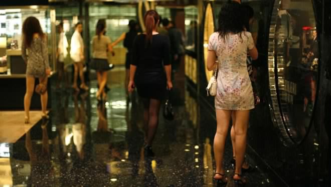 gái mại dâm tự xưng là sinh viên Trung Quốc chuyên phục vụ các ông chủ giàu có tại Paris 