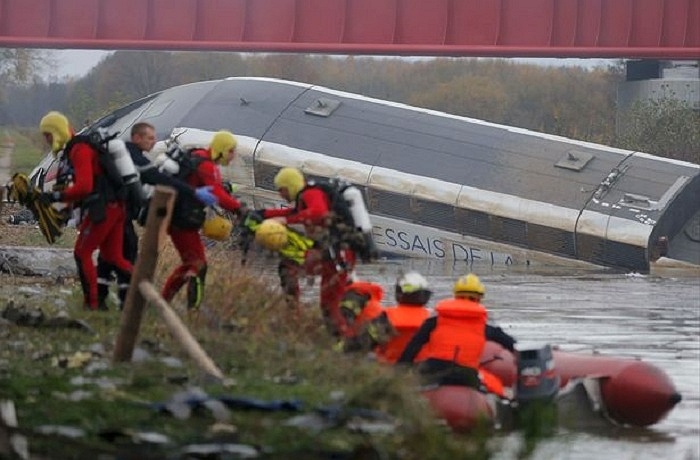 Con tàu không chở theo hành khách, những người có mặt trên tàu đều là nhân viên của Hãng đường sắt quốc gia Pháp