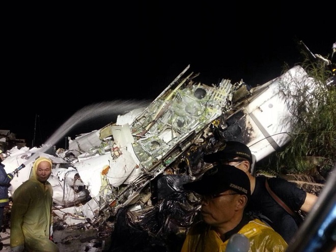 Hiện trường GE 222 của Đài Loan rơi chỉ là những mảnh vỡ, nhiều người đã chết