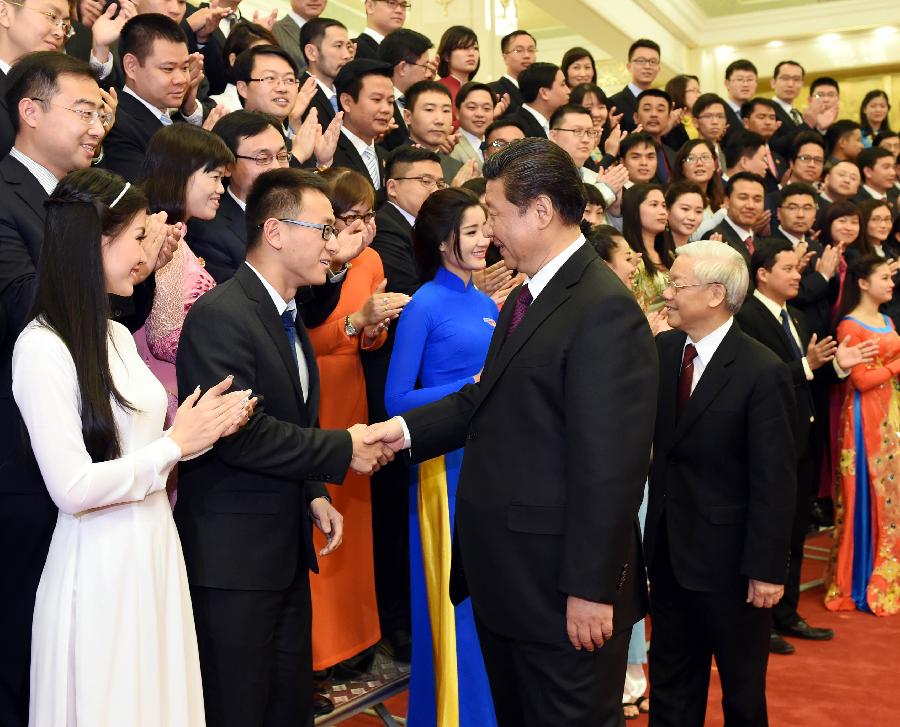 Sau đó, hai nhà lãnh đạo đã tham dự chương trình Gặp gỡ hữu nghị thanh niên hai nước Việt-Trung lần thứ 15 tại Bắc Kinh