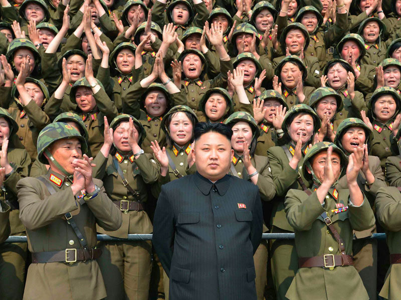 Giới quan sát quốc tế ngờ rằng Chủ tịch Triều Tiên Kim Jong Un đang phóng đại mối đe dọa từ bên ngoài để củng cố nhuệ khí trong nước