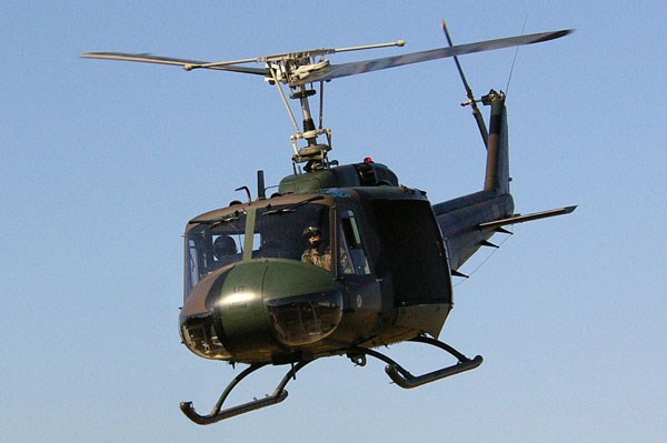 Chiếc máy bay trực thăng quân sự UH 1 đã gặp nạn tại Bình Chánh, TP.HCM khiến 4 người thiệt mạng.