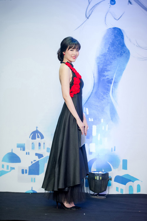  Hoa hậu Việt Nam 1994 Thu Thủy lôi cuốn mọi sự chú ý khi xuất hiện trong show thời trang