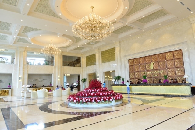 Sảnh khách sạn được trang bị nội thất sang trọng và tinh tế đem lại cho du khách cảm giác choáng ngợp ngay khi bước vào 