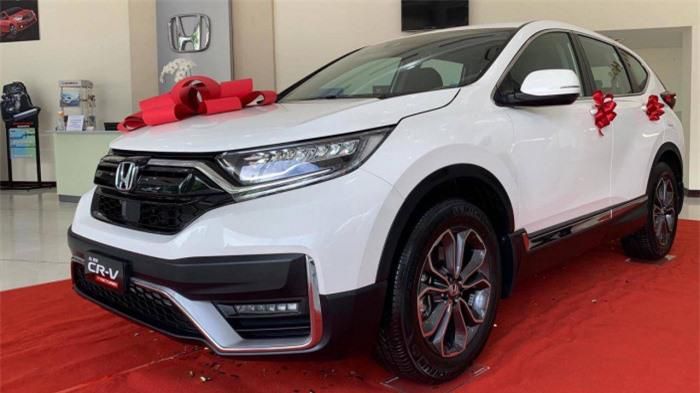 Khách hàng tại Hà Nội mua Honda CR-V chơi Tết tiết kiệm được 220 triệu đồng