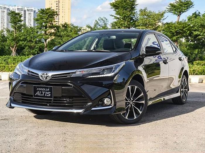 Toyota Corolla Altis giảm giá mạnh chỉ còn hơn 600 triệu đồng