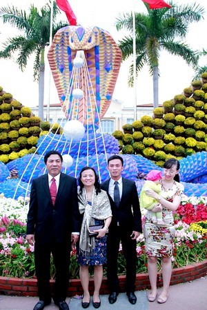Ông rất quan tâm đến từng chi tiết trên con đường hoa