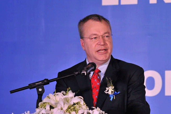 Ông Stephen Elop, Phó chủ tịch phụ trách bộ phận thiết bị và dịch vụ Nokia tại lễ khánh thành nhà máy Nokia Việt Nam.