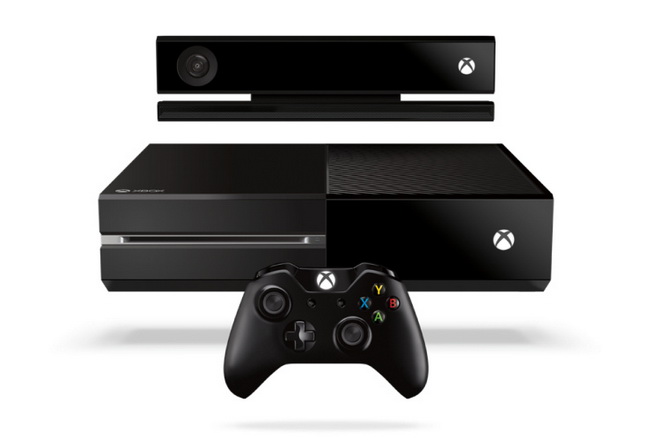 Vũ khí lợi hại giúp Xbox One chiến thắng là bộ cảm ứng chuyển động Kinect thế hệ mới, giúp người dùng tương tác qua cử chỉ trước màn hình TV, Kinect ghi nhận, hiểu và thực thi. Xbox One như một PC đa năng trong phòng khách.