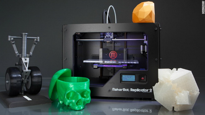 Trào lưu in 3D đã bình dân hóa và hiện diện trong từng gia đình qua các đại diện như máy in 3D MakerBot Replicator 2 (giá tham khảo 2.000 USD). Thiết bị cho phép in các vật thể 3D với độ chính xác cao theo nguyên mẫu thiết kế.