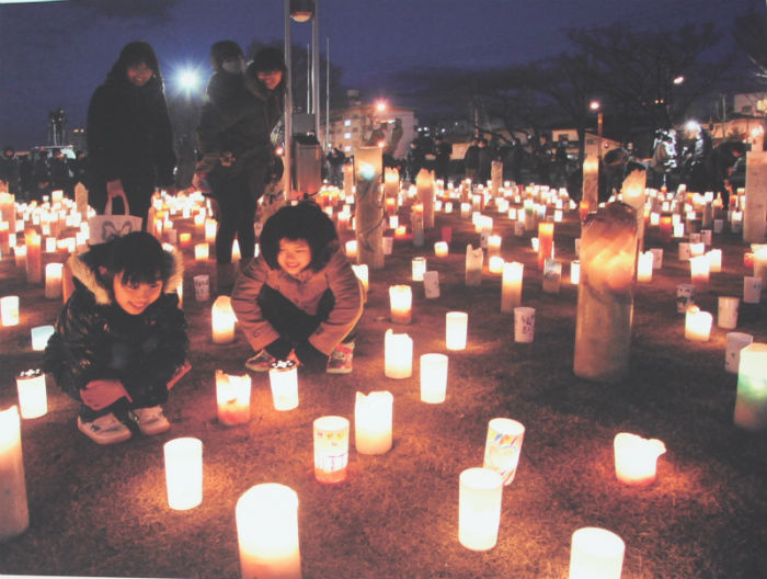 12.	Hai năm sau thảm họa, 1500 ngọn nến thắp sáng tương lai.