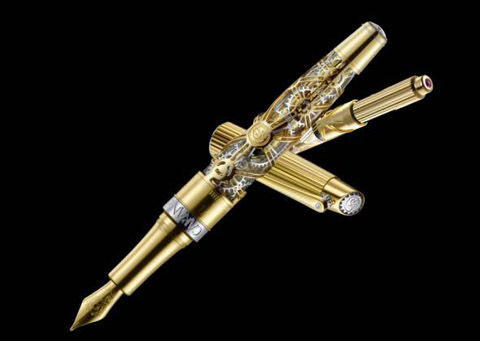 Chỉ có 10 chiếc bút máy như thế này được sản xuất trên toàn thế giới. Nó được làm từ vàng 18 carat và được gắn một viên kim cương 24.61 carat và một viên hồng ngọc. Mỗi chiếc có giá 174.000 USD.