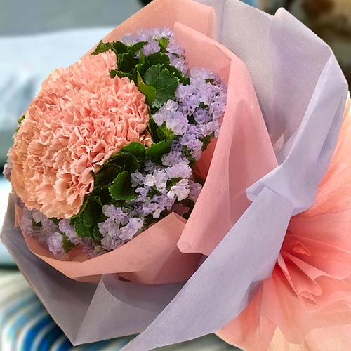 Nếu bạn không cầu kỳ, một bó hoa và lời chúc chân thành gửi tới thầy cô nhân ngày Nhà giáo Việt Nam là bảo bối tiện lợi nhất